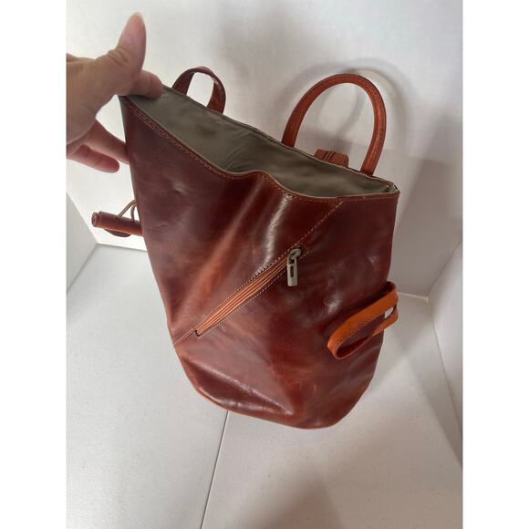 Vera Pelle Made in Italy Leather Shoulder Zip Sling backpack - Picture 5 of 8